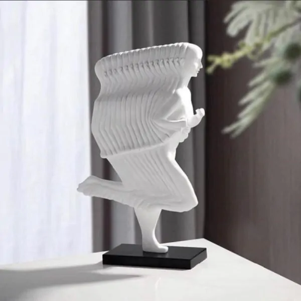 “Continuous Motion” Sculpture – A Visual Harmony of Flow and Stability