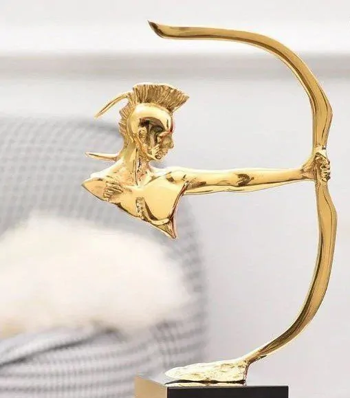 “Golden Archer Warrior” Sculpture – A Bold Expression of Precision and Power