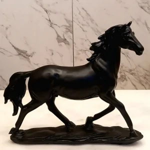 تمثال حصان عربي