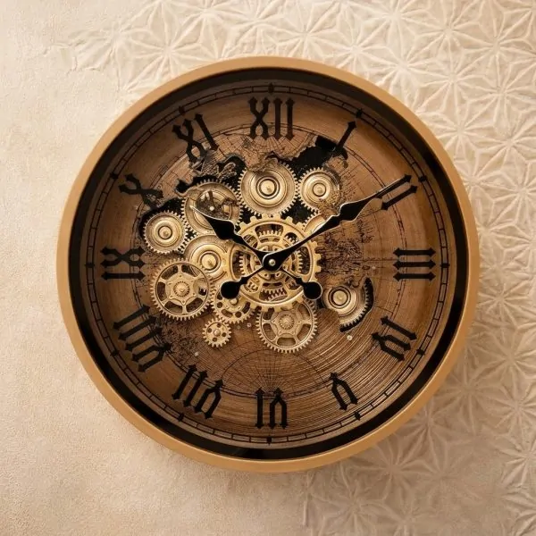 ساعة حائط بتصميم تروس وأرقام رومانية معدن وزجاج